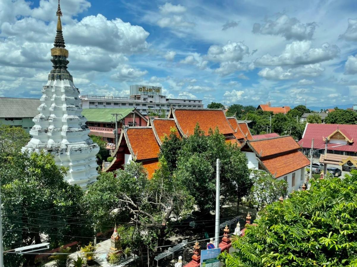 Fav Inn Town Chiang Mai Exterior photo